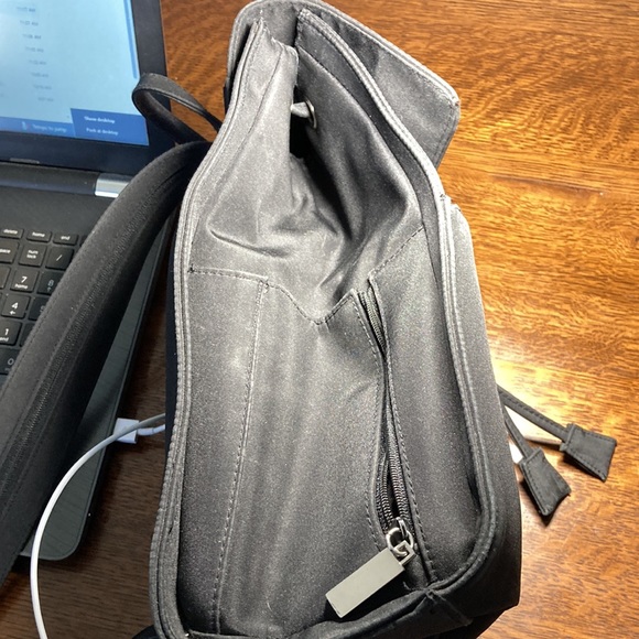 Black backpack crossover bag - Picture 3 of 3